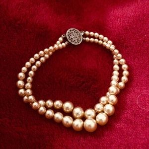 Rare Vintage Ladies cream double strand graduated pearl bracelet, clasp closure.